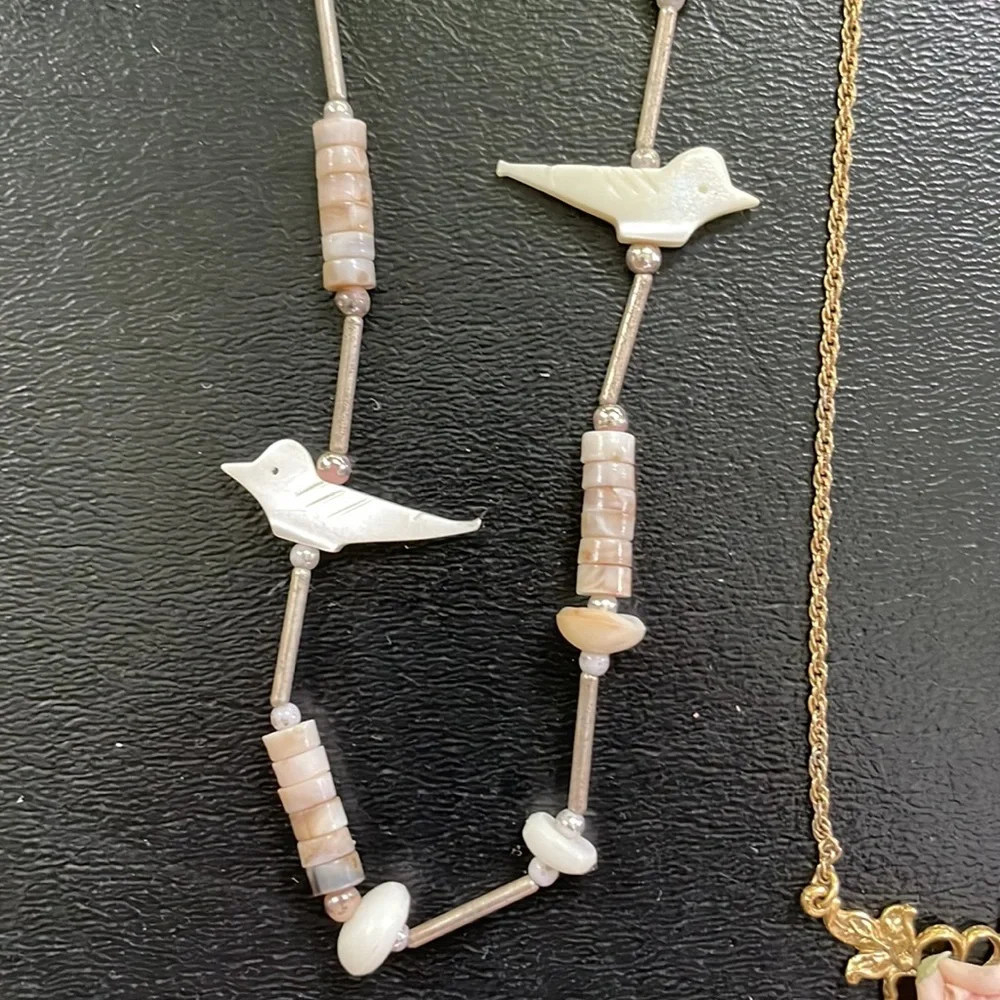 Nice bundle girl’s necklaces. Very sweet. Excellent condition.